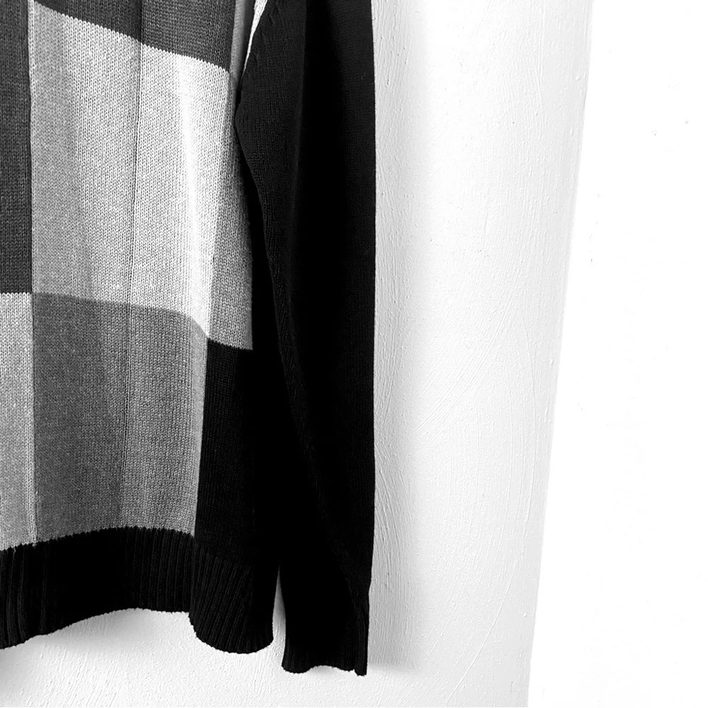 Oscar De La Renta Men Long Sleeves Pullover Sweater. Gray Black  Pattern   Sz L